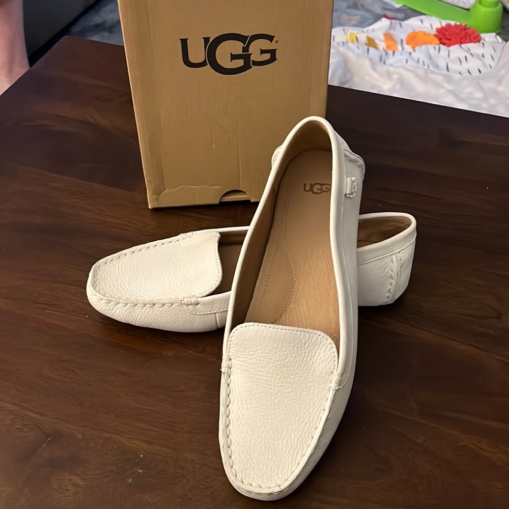 NEW Ugg Flores Leather Loafers in color Jasmine (white) Size 10